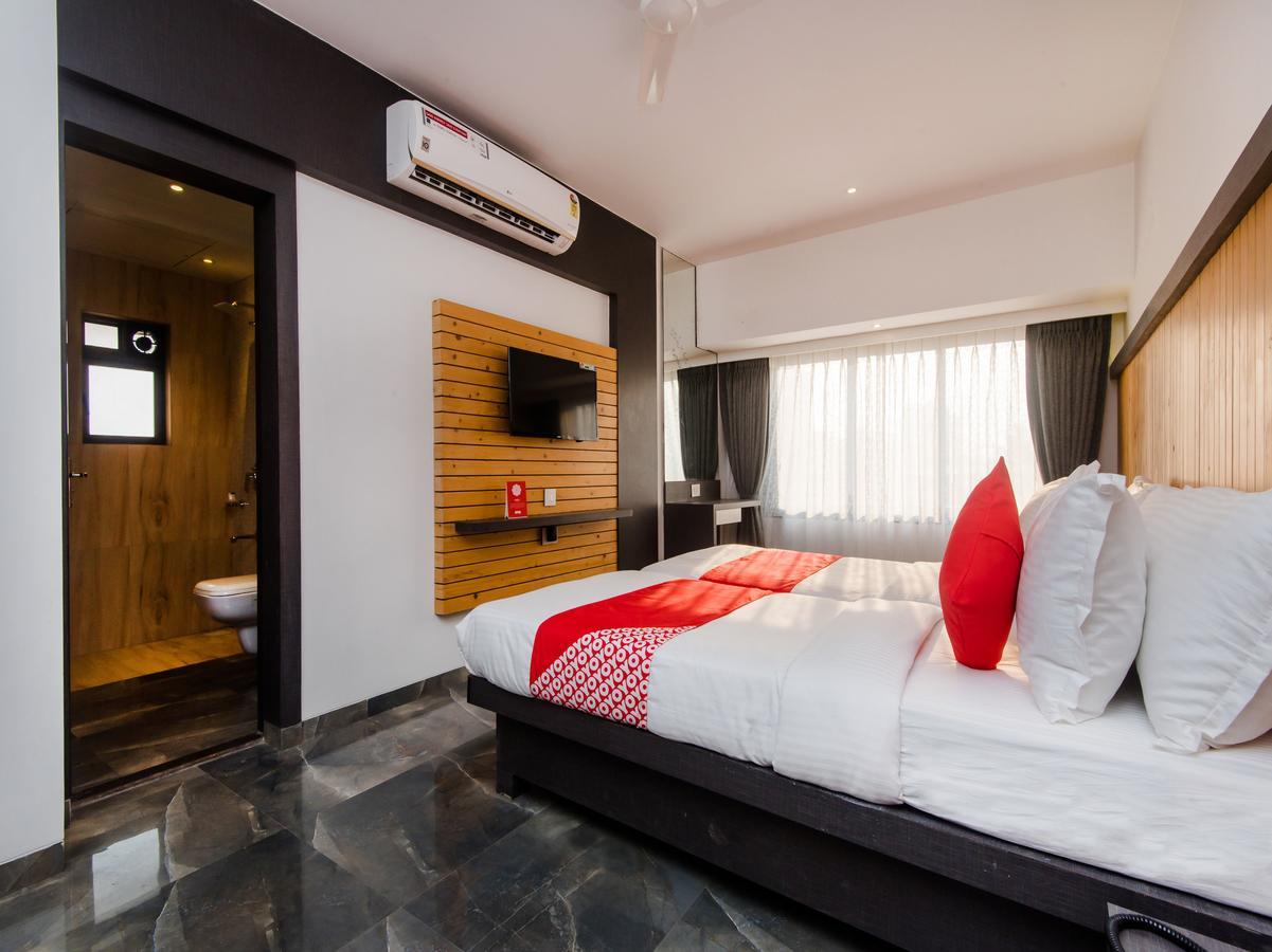 Oyo 13089 Hotel Gold Crest Nová Bombaj Exteriér fotografie